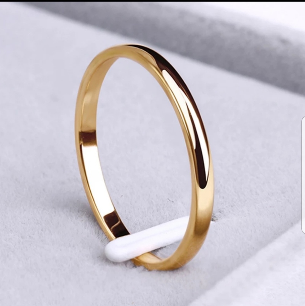 2MM Thin Titanium Ring Gold - Picture 2 of 5